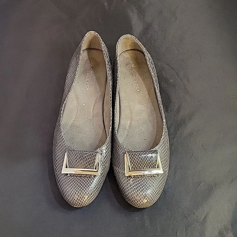 AEROSOLES GOOD TIME SILVER ACCENT SLIP-ON WOMEN"S FLAT SHOE